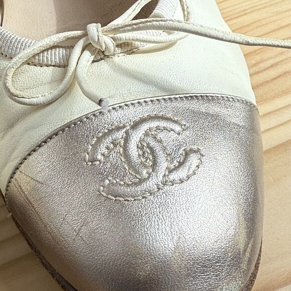 CHANEL Leather Ballet Flats Wms 9.5 Color block Ivory Gold CC Logo - Authentic - Picture 7 of 16